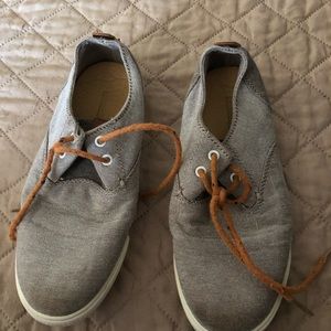 Boys shoes